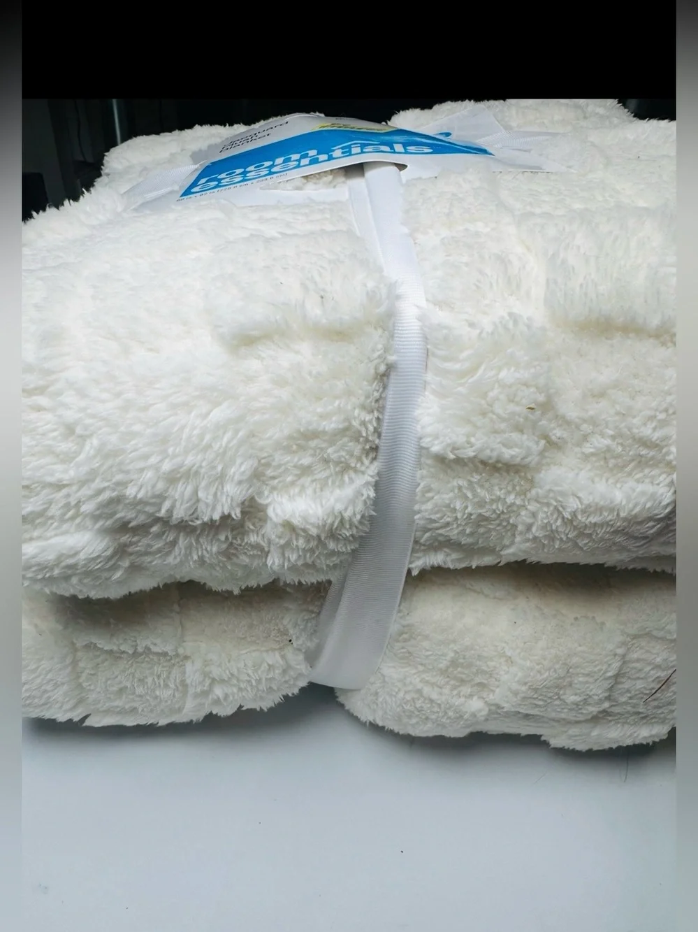 Room Essentials Jacquard Plush Blanket – Full/Quee